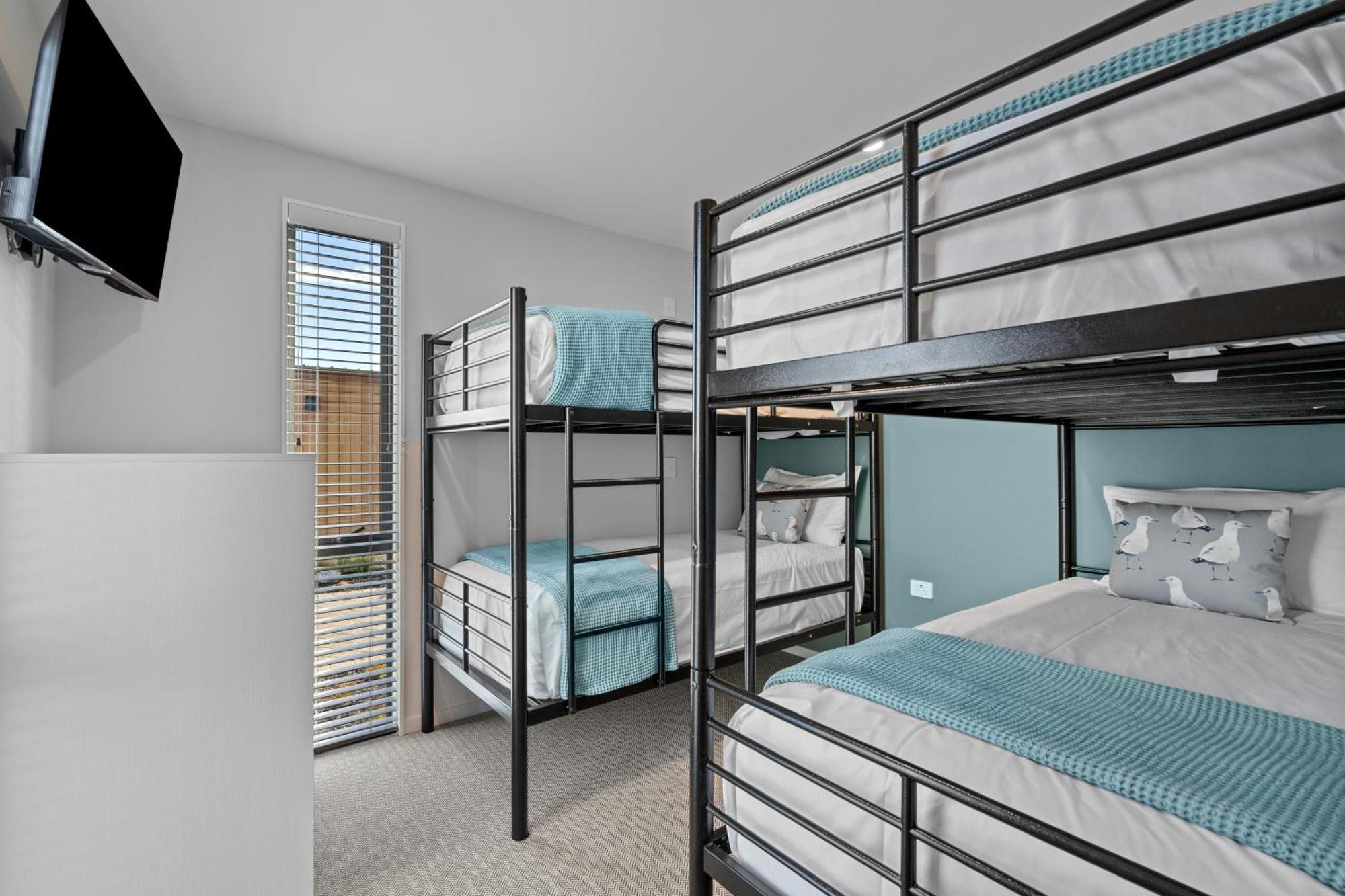 Tasman Holiday Parks - Papamoa Beach المظهر الخارجي الصورة Bunk beds
