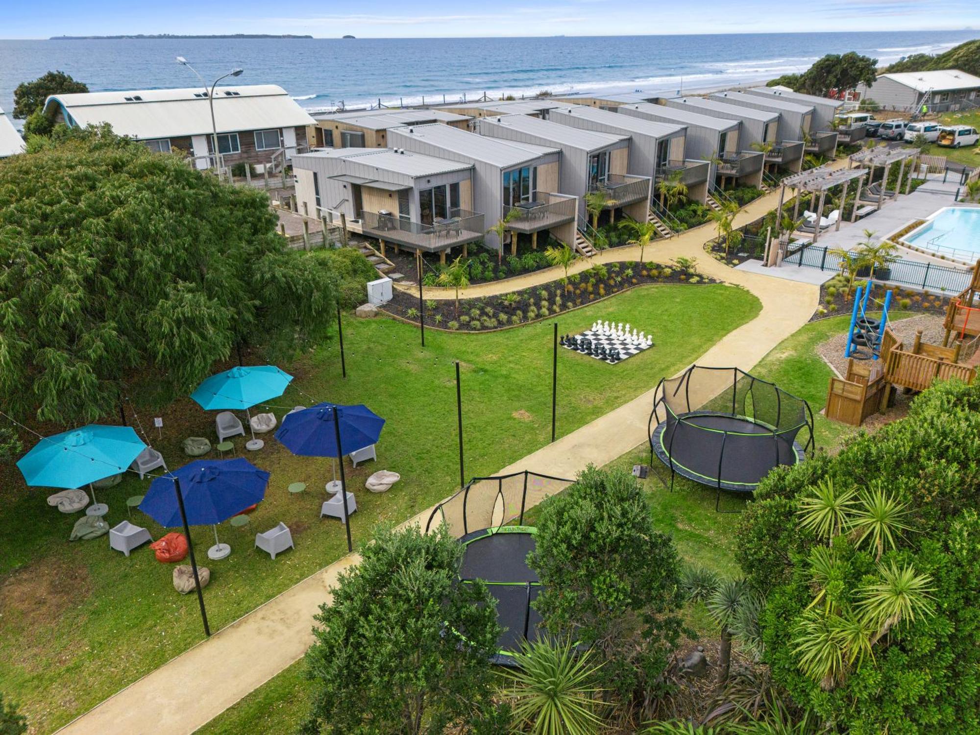 Tasman Holiday Parks - Papamoa Beach المظهر الخارجي الصورة Aerial view of the park