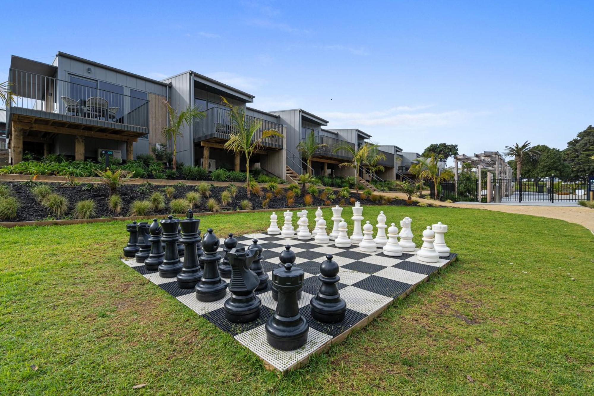 Tasman Holiday Parks - Papamoa Beach المظهر الخارجي الصورة The Village at the Village Green