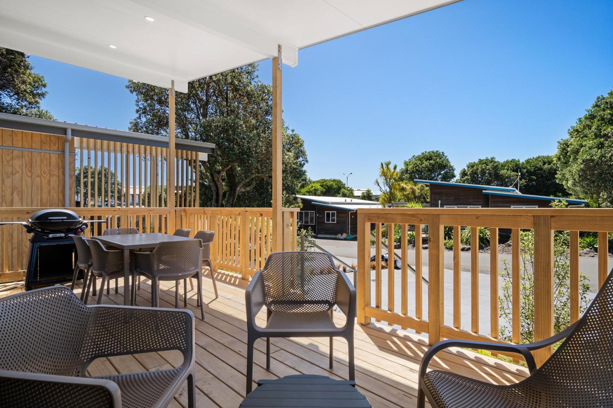Tasman Holiday Parks - Papamoa Beach المظهر الخارجي الصورة The deck at the hotel
